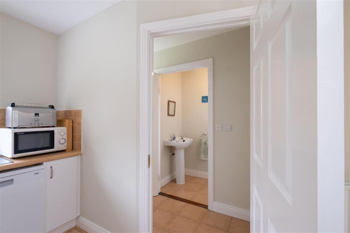 2 Cosy Bedrooms In A 3 Bed Home Tyrrelstown Exterior photo